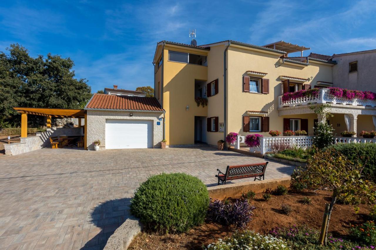 Apartmani Sandra Malinska Sveti Vid-Miholjice Kültér fotó