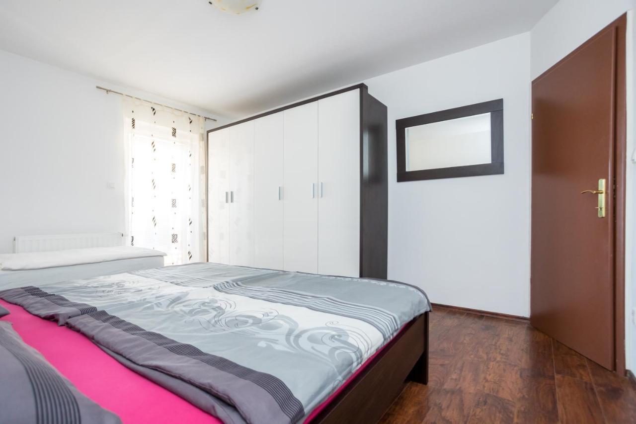 Apartmani Sandra Malinska Sveti Vid-Miholjice Kültér fotó