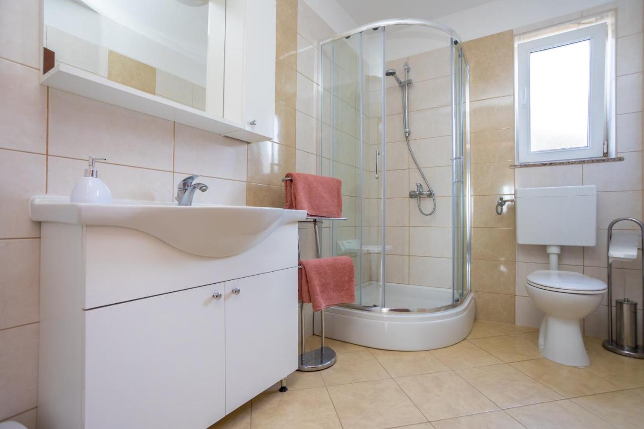 Apartmani Sandra Malinska Sveti Vid-Miholjice Kültér fotó