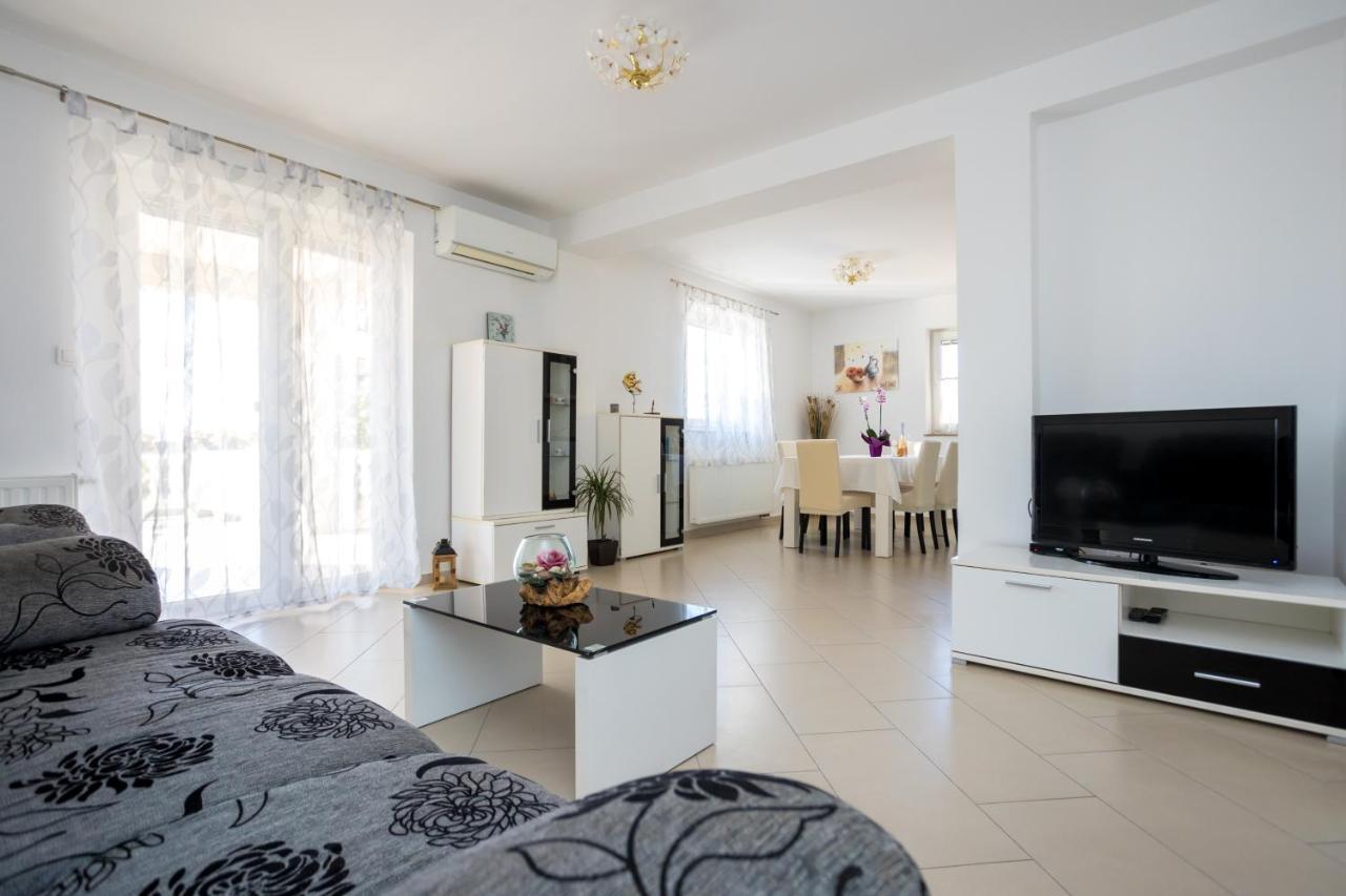 Apartmani Sandra Malinska Sveti Vid-Miholjice Kültér fotó