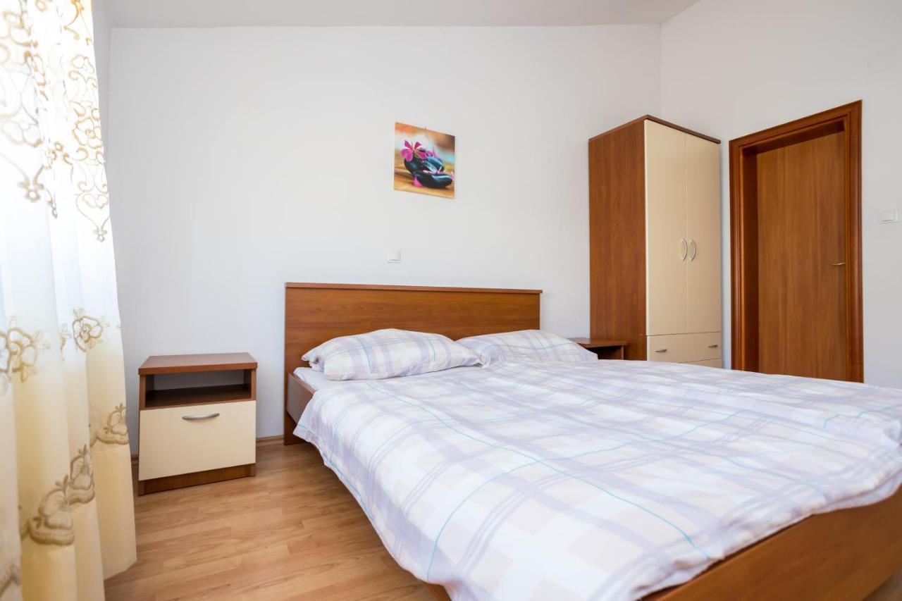 Apartmani Sandra Malinska Sveti Vid-Miholjice Kültér fotó