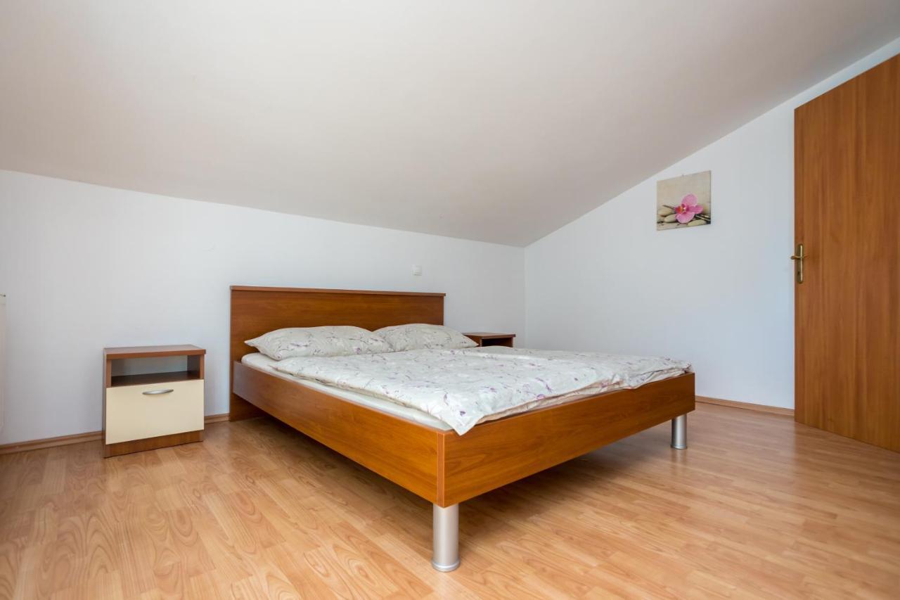 Apartmani Sandra Malinska Sveti Vid-Miholjice Kültér fotó