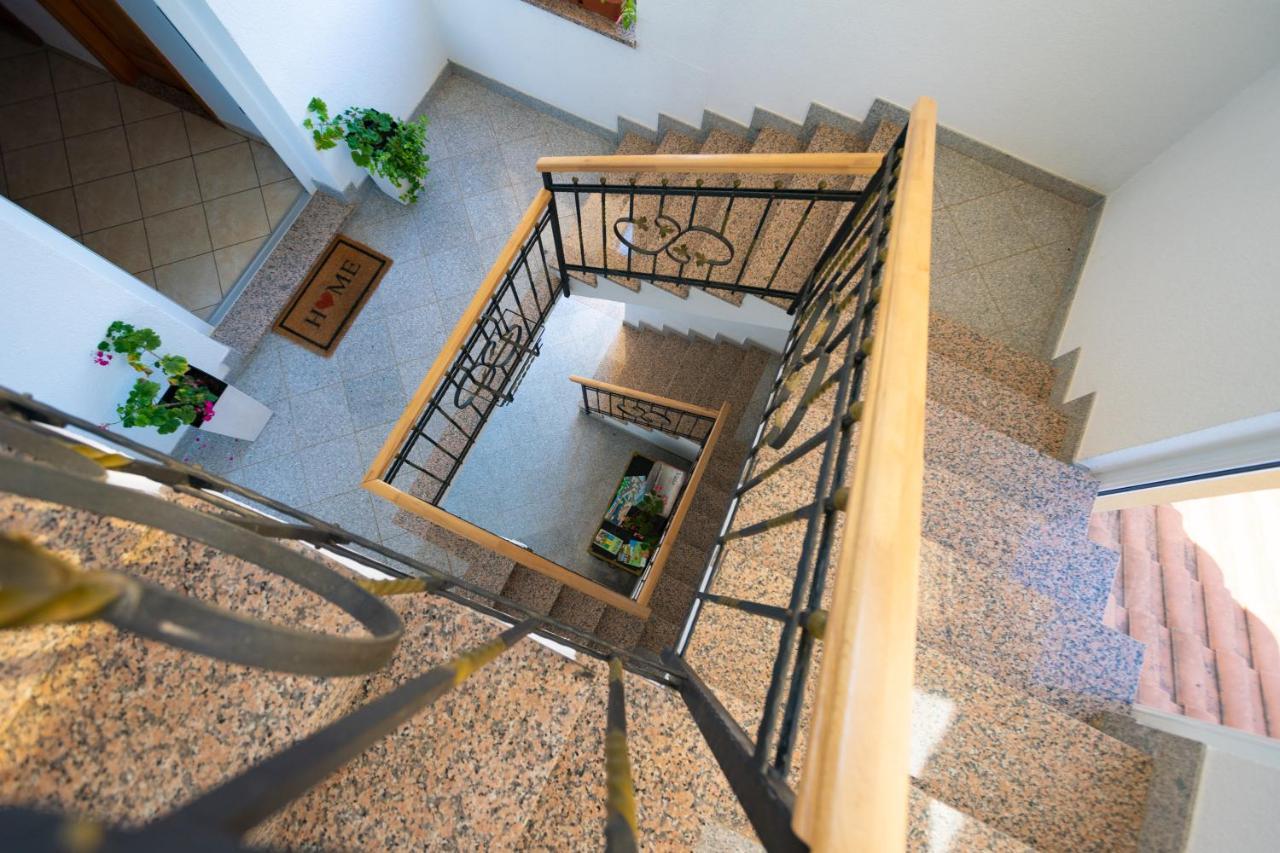 Apartmani Sandra Malinska Sveti Vid-Miholjice Kültér fotó